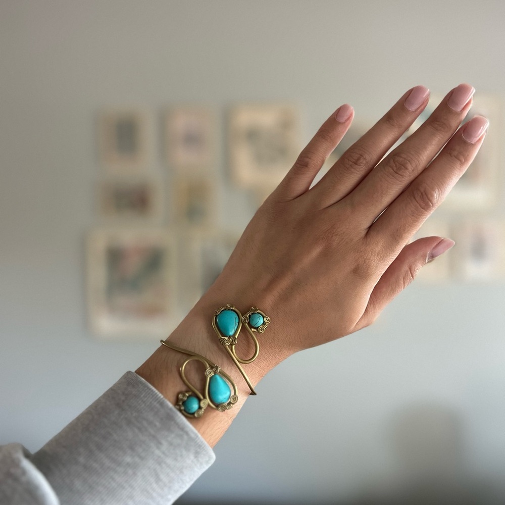 Vintage-Style Brass Cuff Bracelet w/ Turquoise Stones – Adjustable Boho Jewelry - Picture 5 of 6